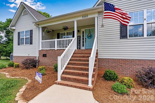 3353 48th Avenue Ln Ne, Hickory, NC, 28601-9251 | Card Image