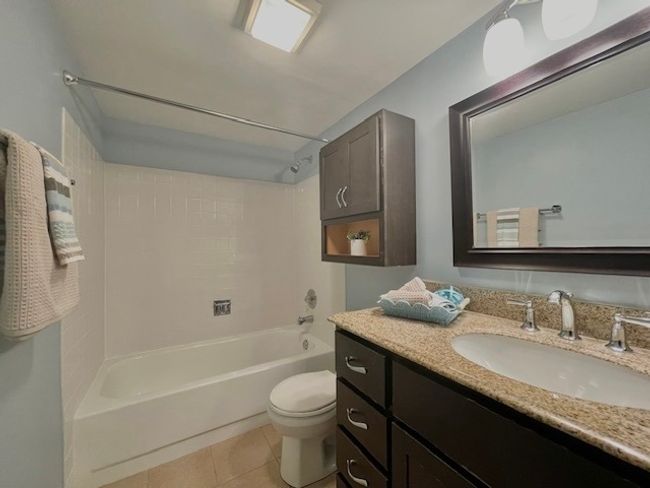 5 - 304 University Ln, Townhouse with 2 bedrooms, 1 bathrooms and 1 parking in Elk Grove Village IL | Image 20