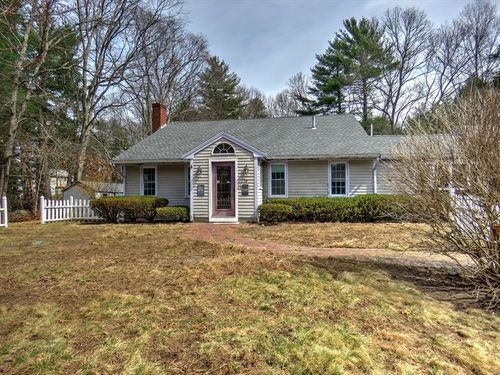 24 Estes Rd, Hanover, MA, 02339-1803 | Card Image