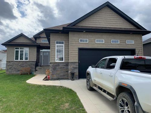 805 7 Avenue, Fox Creek, AB, T0H1P0 | Card Image