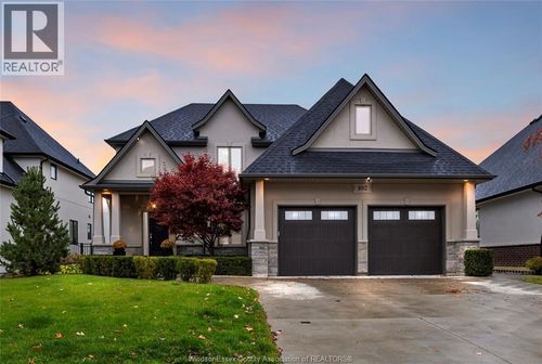 102 Hayes Ave, Tecumseh, ON, N8N0E1 | Card Image