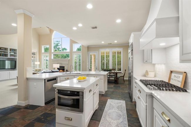 99 S Shawnee Ridge Cir, House other with 4 bedrooms, 4 bathrooms and 3 parking in The Woodlands TX | Image 18