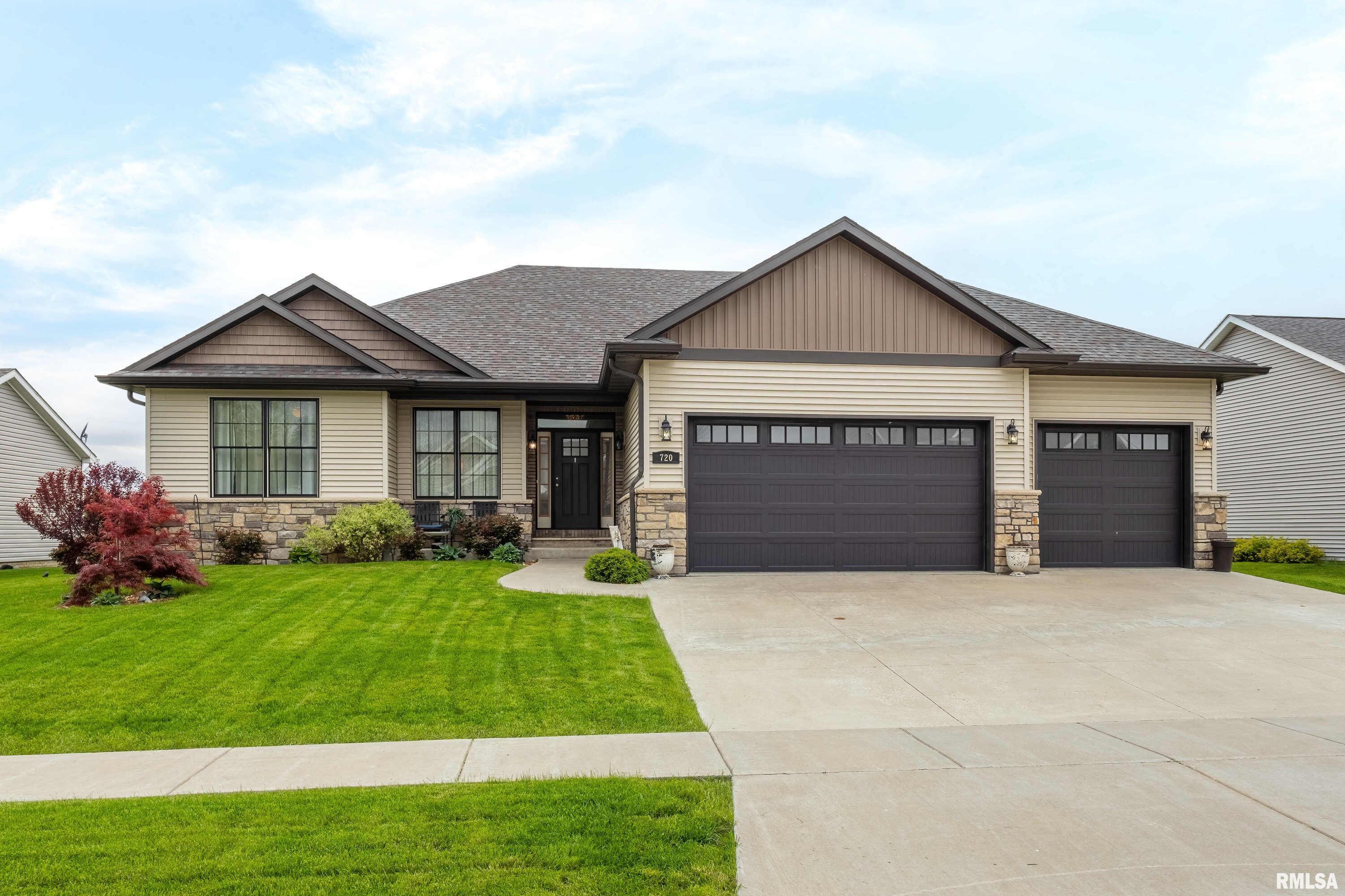 Deer Woods Dr, Davenport, IA 52802