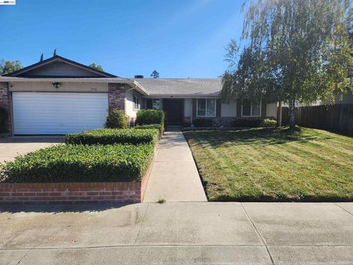 7516 Dorchester Way, Stockton, CA, 95207-1104 | Card Image