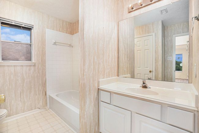 Second full bathroom upstairs located to the right of the game room. | Image 34
