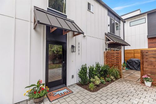 1111 Sw Henderson St, Seattle, WA, 98106-2580 | Card Image