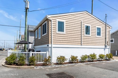 124 W Chadwick Way, Lavallette, NJ, 08735-1707 | Card Image