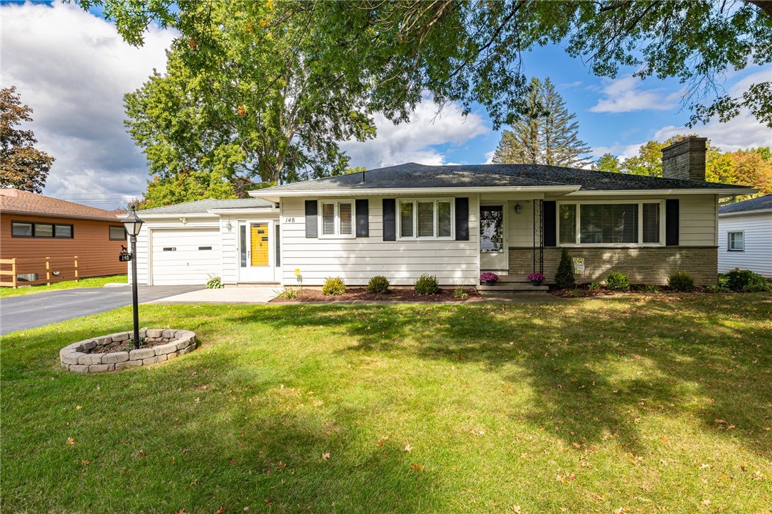 Willowen Dr, Rochester, NY 14609