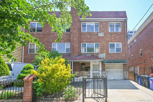 32-69 38th St, Astoria, NY, 11103-4895 | Card Image