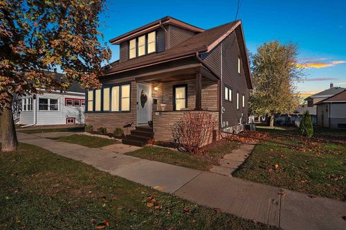 318 Vandenbroek Street, LITTLE CHUTE, WI, 54140 | Card Image