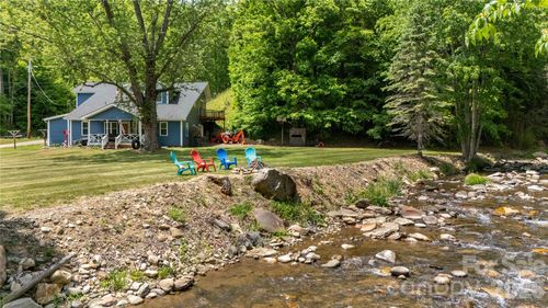 84 Sheets Farm Rd, Bakersville, NC, 28705-5521 | Card Image