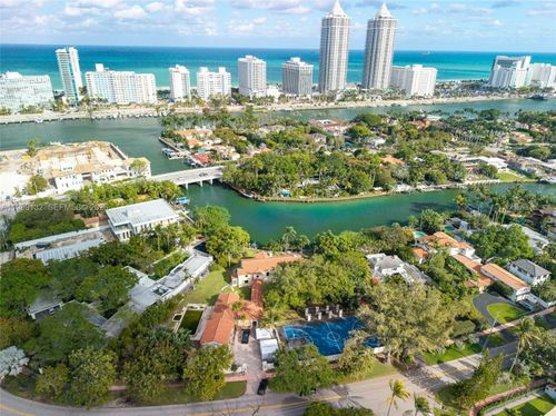 5005 Lakeview Dr, Miami Beach, FL, 33140-2638 | Card Image
