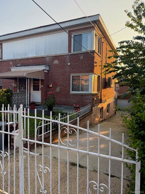 2719 Seymour Ave, Bronx, NY, 10469-5523 | Card Image