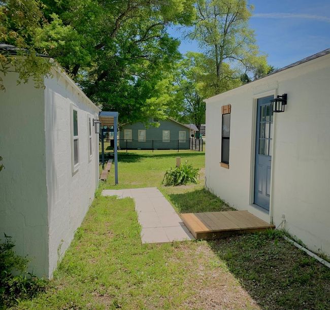 302 Nw 9th St, House other with 2 bedrooms, 1 bathrooms and 4 parking in Carrabelle FL | Image 30
