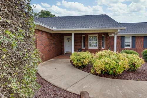 409 Cresthaven Dr, Boiling Springs, SC, 29316-5766 | Card Image