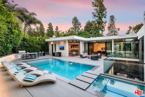 1049 Loma Vista Dr, Beverly Hills, CA, 90210 | Card Image