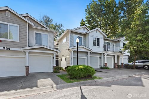 unit-e-225 S 49th St, Renton, WA, 98055-7990 | Card Image