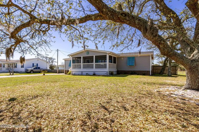 302 Bayview Dr, House other with 3 bedrooms, 2 bathrooms and 1 parking in Harkers Island NC | Image 34