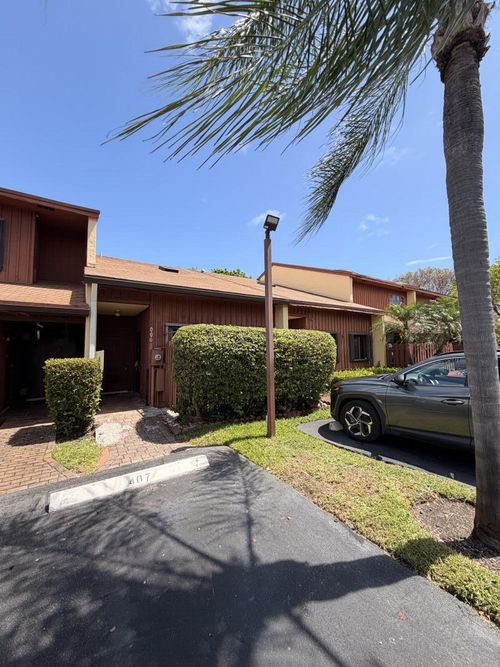 407 Se 14th St, Dania Beach, FL, 33004-4696 | Card Image