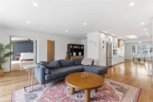 88 Old Forest Cres, Kitchener, ON, N2N2A3 | Card Image