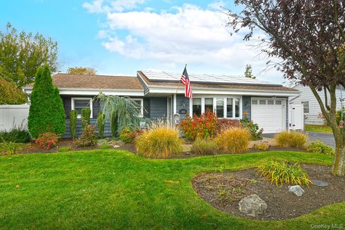 84 Bruce Ave, Hicksville, NY, 11801-2252 | Card Image