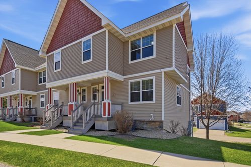 25 Heritage Blvd, Hudson, WI, 54016-8720 | Card Image