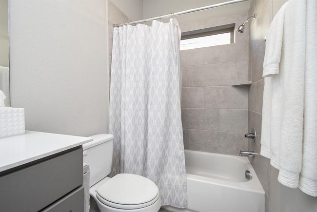 Guest bath off guest Bedroom. | Image 6