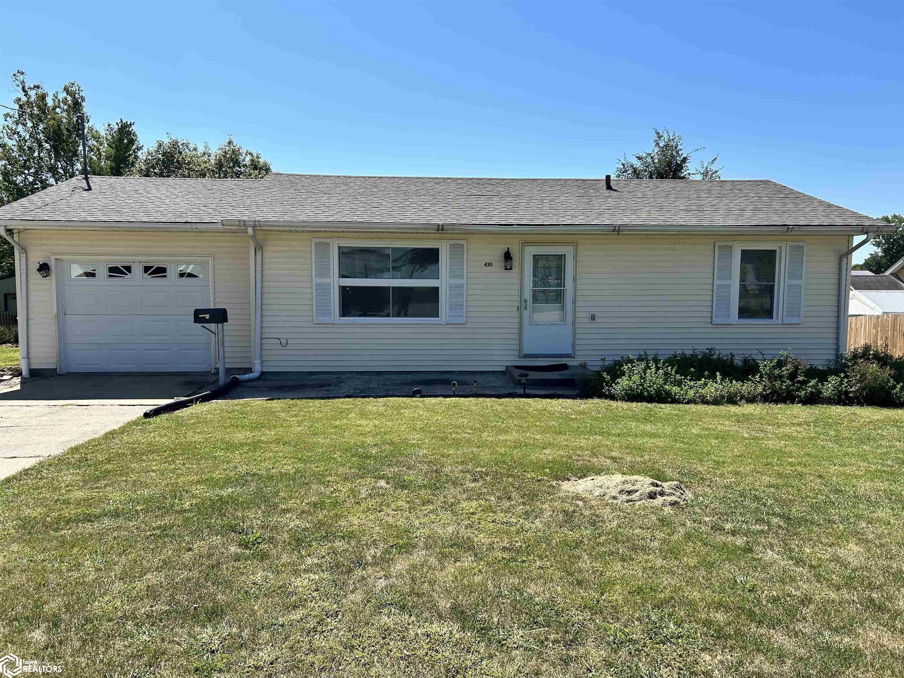 Webster St, Osceola, IA 50213