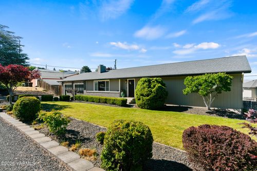 8104 Viewcrest Way, Yakima, WA, 98908-1138 | Card Image