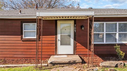 704 N Oak, Stratford, OK, 74872-4451 | Card Image