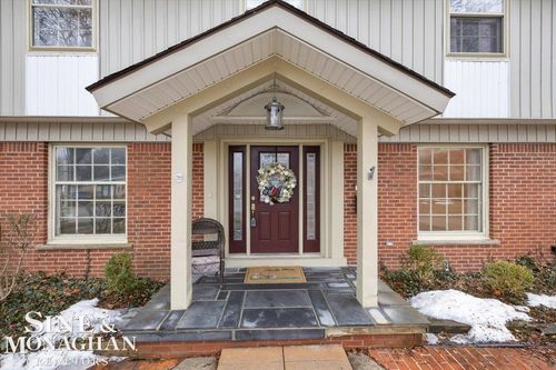 715 Pear Tree Lane, Grosse Pointe Woods, MI, 48236 | Card Image