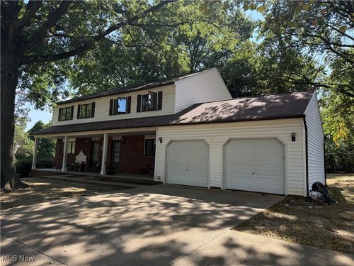 5074 Bundoran St Nw, North Canton, OH, 44720-7404 | Card Image