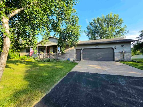 813 W Veterans St, Tomah, WI, 54660-2902 | Card Image