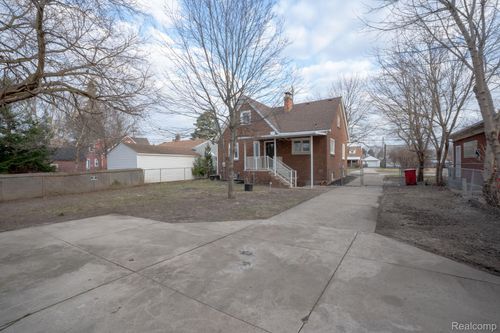 16022 Stephens Dr, Eastpointe, MI, 48021-1650 | Card Image