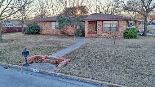 200 Louise St, Nocona, TX, 76255-3214 | Card Image