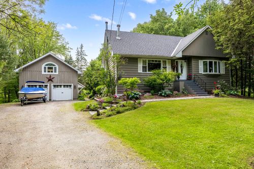 43 Maple St, Seguin, ON, P0C1J0 | Card Image