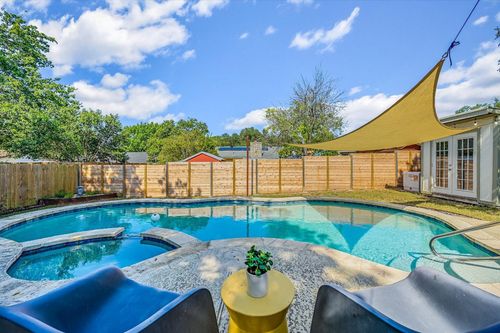 7400 Broken Arrow Ln, Austin, TX, 78745-6470 | Card Image