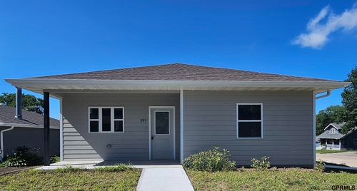 209 E Grove St, Sutton, NE, 68979-2111 | Card Image