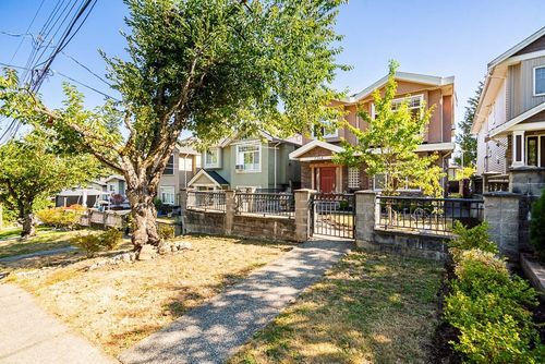 7268 1st St, Burnaby, BC, V3N3S6 | Card Image