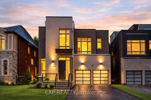 121 Milky Way Dr, Richmond Hill, ON, L4C4L9 | Card Image