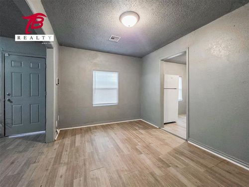 2320 Ne 20th St, Oklahoma City, OK, 73111-1714 | Card Image