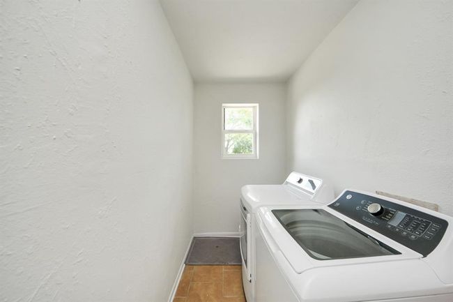 Spacious Laundry room off of kitchen | Image 26