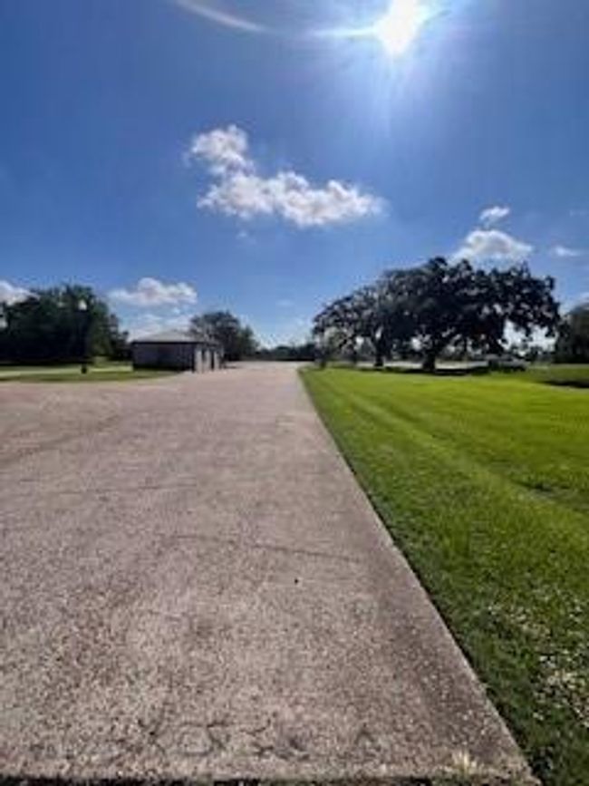 708 Winchester Trl, Home with 0 bedrooms, 0 bathrooms and null parking in Angleton TX | Image 20