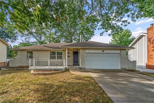 517 Stacey Dr, Belton, MO, 64012-1832 | Card Image