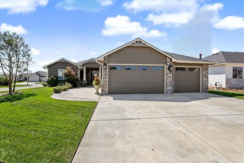 10609 W Graber St, Wichita, KS, 67215-5600 | Card Image