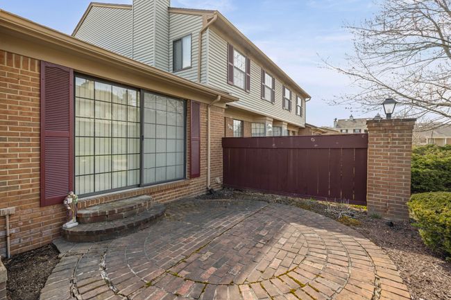38906 Country Cir, Condo with 2 bedrooms, 3 bathrooms and null parking in Farmington Hills MI | Image 26