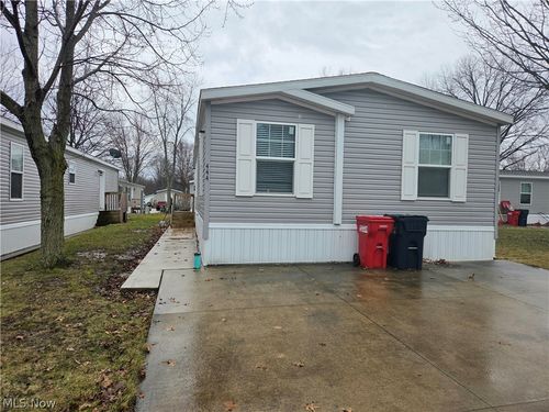 444 Westwoods, Amherst, OH, 44001 | Card Image