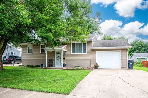 1837 Victoria Dr, Pekin, IL, 61554-1957 | Card Image
