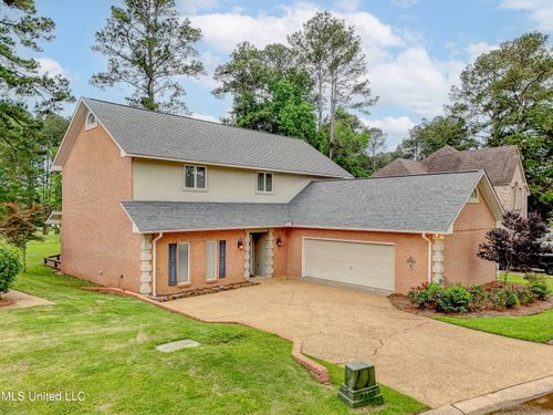 3099 E Fairway Dr, Brandon, MS, 39047-8627 | Card Image