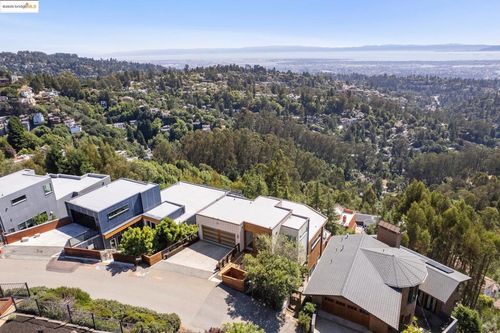 25 Diablo Dr, Oakland, CA, 94611-1070 | Card Image